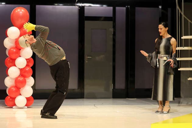 Mano Thiravong und Lars Eidinger bei der Probe des Theaterstück DER GEIZIGE von Moliere, Regie Thomas_Ostermeier in der Schaubühne am Lehniner Platz am 30.03.26 in Berlin. Der Geizige - Schaubühne Berlin
