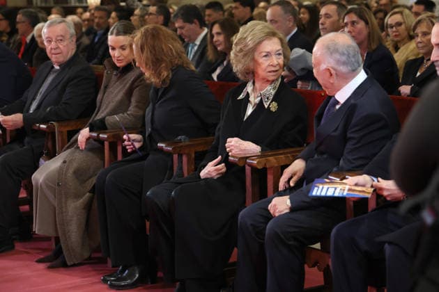 Queen Sofia attends the annual Easter concert to benefit Projecte Home Balears Queen Sofia 2d attends the annual Easter concert, in the Cathedral Basilica of Santa Maria de Mallorca, on March 30, 2026, in Palma de Mallorca, Mallorca, Balearic Islands Spain The Balearic Symphony Orchestra and the Choir of the University of the Balearic Islands have performed the Easter concert Verdis Requiem for the benefit of Proyecto Hombre The organization has indicated that the proceeds of the program will go entirely to the treatment and prevention programs developed by the entity in the Balearic Islands 30 MARCH 2026 QUEEN SOFIA SPAIN MALORCA CONCERT EASTER BENEFICIAL BALEARES Palma de Mallorca, Mallorca Isl Palma de Mallorca, Mallorca Isl Palma de Ma  Copyright: xIsaacxBujx 7408704