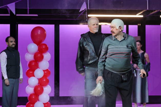 30.03.2026 , Pablo Moreno als Valere, Axel Wandtke als Anselme, Lars Eidinger als Harpagon, Mano Thiravong als Marianne in Der Geizige, Schaubuehne am Lehniner Platz, Berlin, Premiere am 02.04.2026, Regie Thomas Ostermeier, Berlin Deutschland, Germany