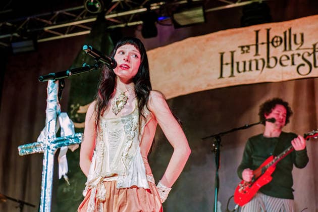 March 30, 2026, Manchester, United Kingdom: UK Singer-Songwriter HOLLY HUMBERSTONE performing at New Century Hall, Manchester, UK as part of her Cruel World Tour Manchester United Kingdom  - ZUMAp211 20260330_aap_p211_003 Copyright: xAndyxVonxPipx