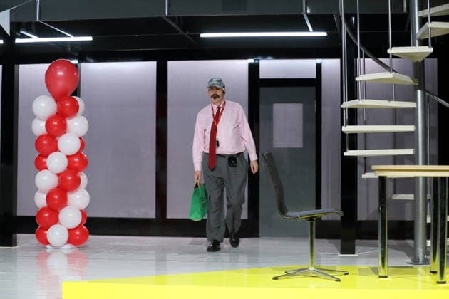 Lars Eidinger (als Harpagon) während der Fotoprobe für Der Geizige in der Schaubühne am Lehniner Platz in Berlin, 30. März 2026. Von Moliere. Regie Thomas Ostermeier. Bühne Magda Willi. Kostüme Vanessa Sampaio Borgmann. Premiere ist am 2. April 2026. Schaubühne Berlin Der Geizige