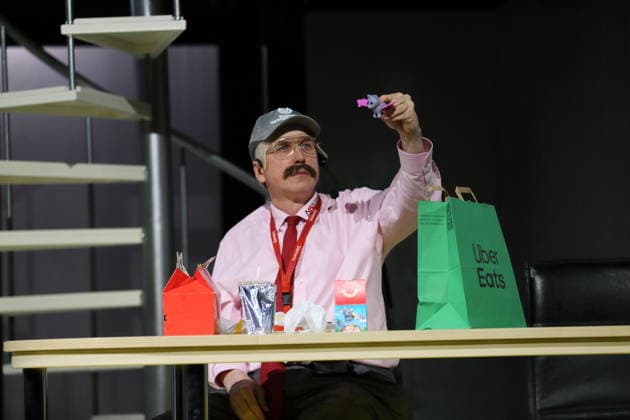 Lars Eidinger (als Harpagon) während der Fotoprobe für Der Geizige in der Schaubühne am Lehniner Platz in Berlin, 30. März 2026. Von Moliere. Regie Thomas Ostermeier. Bühne Magda Willi. Kostüme Vanessa Sampaio Borgmann. Premiere ist am 2. April 2026. Schaubühne Berlin Der Geizige