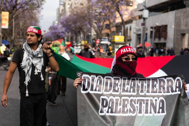 March 30, 2026, Mexico City, Mexico: People and activist groups marched in Mexico City in support of the Palestinian people, as part of the commemoration of Palestinian Land Day. The demonstration moved from the Hemiciclo a Juarez to the Angel of Independence, with the participation of social, student and civil organizations calling for an end to the violence and justice for Palestine. Mexico City Mexico - ZUMAl178 20260330_znp_l178_011 Copyright: xCristianxLeyvax
