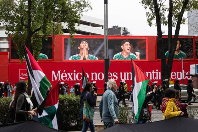 March 30, 2026, Mexico City, Mexico: People and activist groups marched in Mexico City in support of the Palestinian people, as part of the commemoration of Palestinian Land Day. The demonstration moved from the Hemiciclo a Juarez to the Angel of Independence, with the participation of social, student and civil organizations calling for an end to the violence and justice for Palestine. Mexico City Mexico - ZUMAl178 20260330_znp_l178_037 Copyright: xCristianxLeyvax
