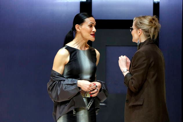 Mano Thiravong und Cathlen Gawlich bei der Fotoprobe zum Theaterstück Der Geizige in der Schaubühne. Berlin, 30.03.2026