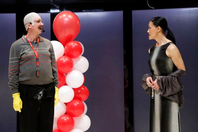 Lars Eidinger und Mano Thiravong bei der Fotoprobe zum Theaterstück Der Geizige in der Schaubühne. Berlin, 30.03.2026