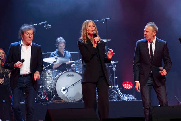 Alain Souchon, Sandrine Kiberlain et Pierre Souchon sur scène lors de la soirée de gala de la Fondation Recherche Alzheimer Paris 2026 à lOlympia le 30 mars 2026 Borde Rindoff Bestimage Gala evening for the Alzheimer s Research Foundation Paris 2026 at the Olympia on March 30, 2026 Paris France  Copyright: xRINDOFF-BORDEx xBESTIMAGExRINDOFF-BORDEx xBESTIMAGEx