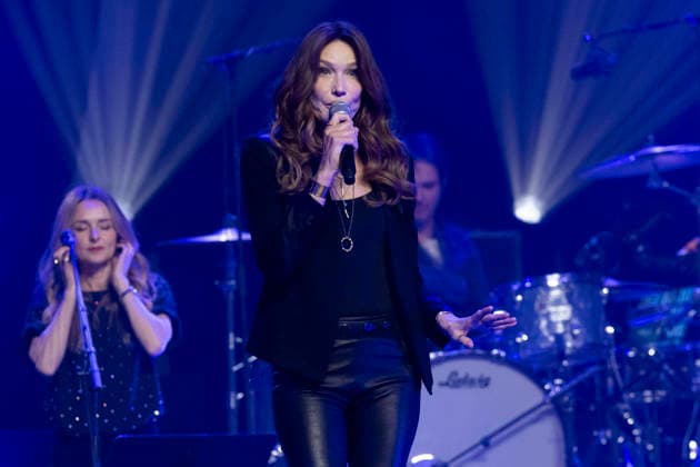 Carla Bruni on stage at the gala evening for the Alzheimers Research Foundation Paris 2026 at the Olympia on March 30, 2026 Borde Rindoff Bestimage Gala evening for the Alzheimers Research Foundation Paris 2026 at the Olympia on March 30, 2026 Paris France  Copyright: xRINDOFF-BORDEx xBESTIMAGExRINDOFF-BORDEx xBESTIMAGEx