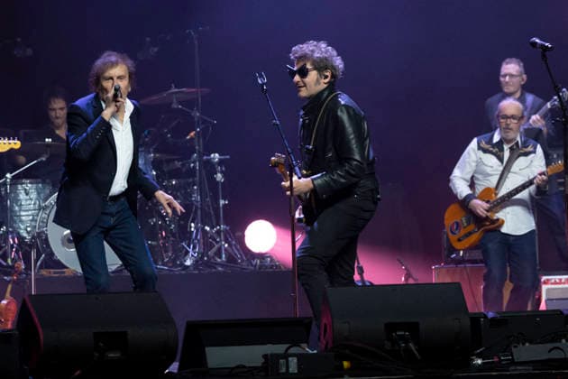 Alain Souchon and M on stage at the gala evening for the Alzheimers Research Foundation Paris 2026 at the Olympia on March 30, 2026 Borde Rindoff Bestimage Gala evening for the Alzheimers Research Foundation Paris 2026 at the Olympia on March 30, 2026 Paris France  Copyright: xRINDOFF-BORDEx xBESTIMAGExRINDOFF-BORDEx xBESTIMAGEx