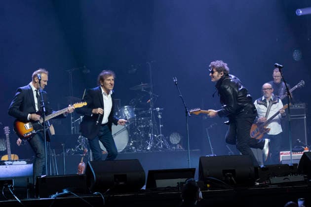 Pierre et Alain Souchon et M sur scène lors de la soirée de gala de la Fondation Recherche Alzheimer Paris 2026 à lOlympia le 30 mars 2026 Borde Rindoff Bestimage Gala evening for the Alzheimer s Research Foundation Paris 2026 at the Olympia on March 30, 2026 Paris France  Copyright: xRINDOFF-BORDEx xBESTIMAGExRINDOFF-BORDEx xBESTIMAGEx