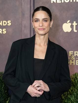 March 30, 2026, Bronx, New York, USA: Amanda Peet wearing dress by Alaia attends premiere of Season 2 of Apple TV Your Friends & Neighbors at The New York Historical in New York, NY on March 30, 2026. Bronx USA - ZUMAr339 20260330_znp_r339_194 Copyright: xLevxRadinx
