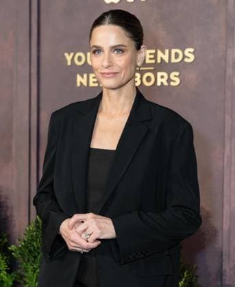 March 30, 2026, Bronx, New York, USA: Amanda Peet wearing dress by Alaia attends premiere of Season 2 of Apple TV Your Friends & Neighbors at The New York Historical in New York, NY on March 30, 2026. Bronx USA - ZUMAr339 20260330_znp_r339_195 Copyright: xLevxRadinx