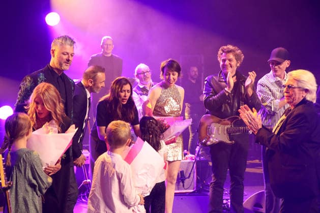 Véronique de Villèle, member of the honorary committee, thanks the singers including Sandrine Kiberlain, Pierre Lapointe, Olivia Ruiz, Jeanne Cherhal, Matthieu Chedid and Gaëtan Roussel at the gala evening for the Alzheimers Research Foundation Paris 2026 at the Olympia on March 30, 2026 Rindoff Borde Bestimage Gala evening for the Alzheimers Research Foundation Paris 2026 at the Olympia on March 30, 2026 Paris France  Copyright: xRINDOFF-BORDEx xBESTIMAGExRINDOFF-BORDEx xBESTIMAGEx