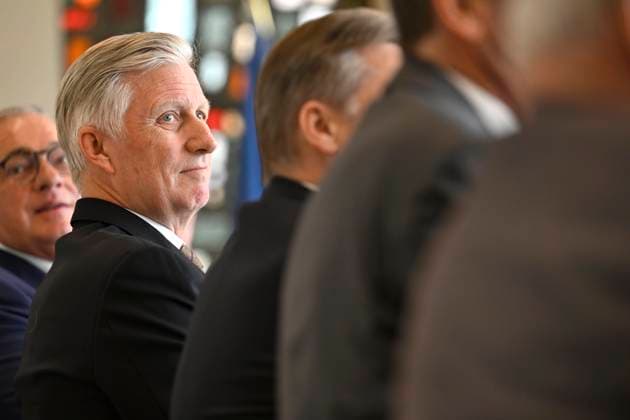 King Philippe s visit to La Louvière LA LOUVIERE, BELGIUM - MARCH 31 : King Philippe chairs a round-table discussion alongside Minister-President Adrien Dolimont (MR) dedicated to the socio-economic regeneration of the Centre region, in the company of the Walloon Minister-President Adrien Dolimont (MR) on March 31, 2026 in La Louviere, Belgium, 31 03 2026 La Louviere Belgium  Copyright: xDidierxLebrunx