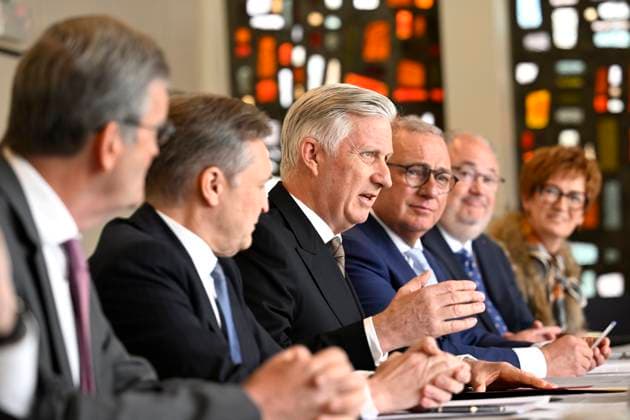 King Philippe s visit to La Louvière LA LOUVIERE, BELGIUM - MARCH 31 : King Philippe chairs a round-table discussion alongside Minister-President Adrien Dolimont (MR) dedicated to the socio-economic regeneration of the Centre region, in the company of the Walloon Minister-President Adrien Dolimont (MR) on March 31, 2026 in La Louviere, Belgium, 31 03 2026 La Louviere Belgium  Copyright: xDidierxLebrunx