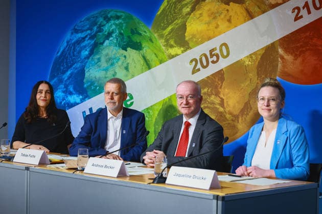 Annette Friese, Tobias Fuchs, Andreas Becker, Jacqueline Drücke, Pressekonferenz des Deutschen Wetterdienstes mit ersten Ergebnissen der neuen Klimaprojektionen für Deutschland, 31.3.2026, Haus der Bundespressekonferenz, Berlin, Deutschland *** Annette Friese, Tobias Fuchs, Andreas Becker, Jacqueline Drücke, Press conference of the German Weather Service with first results of the new climate projections for Germany, 31 3 2026, Haus der Bundespressekonferenz, Berlin, Germany 10011_dwd_pk_kreativmedia