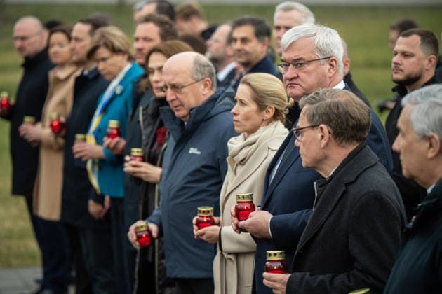 Minister of Foreign Affairs of Ukraine Andrii Sybiha and EU High Representative for Foreign Affairs and Security Policy and Vice-President of the European Commission Kaja Kallas (R to L) hold votive candles during a commemorative event for the victims of Russia’s mass killings near the memorial at the Church of the Holy Apostle Andrew the First-Called and All Saints, Bucha, Kyiv region, Ukraine, March 31, 2026. (Photo by Danylo Antoniuk Ukrinform) EU Foreign Ministers pay tribute to victims Russia’s mass killings in Bucha  Copyright: xDanyloxAntoniukx