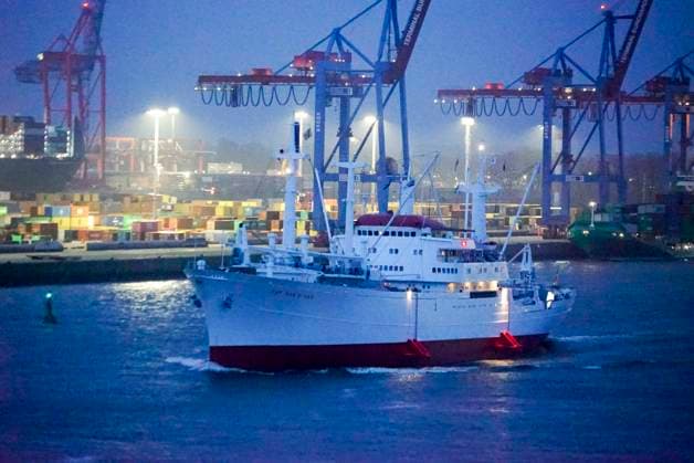 CNTV CAPSANDIEGO- Die fahrtuechige Cap San Diego das Museumsschiff ist nach einer grund Sanierung in einer Bremer Werft wieder im Heimat Hafen in Hamburger zurueck am Dienstag 31.03.2026 Hamburg. Hamburg Deutschland *** CNTV CAPSANDIEGO The Cap San Diego the museum ship is back in her home port in Hamburg after a thorough renovation in a shipyard in Bremen on Tuesday 31 03 2026 Hamburg Hamburg Germany