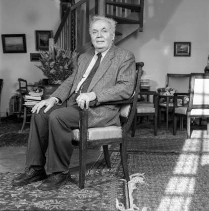 Portrait of Francois Dagognet at his place 2000 Hannah Assouline Opale.photo RECORD DATE NOT STATED *** Portrait of Francois Dagognet at his place 2000 Hannah Assouline Opale photo RECORD DATE NOT STATED  Copyright: x HannahxAssouline Opale.photox