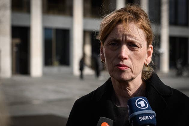 Berlin, Veranstaltung zur Kooperation im Programm Jugend erinnert mit Karin Prien Karin Prien (Bundesministerin für Bildung, Familie, Senioren, Frauen und Jugend, CDU) Erich Bethe (Vorsitzender der Bethe-Stiftung) und Familie, Felix Klein (Antisemitismusbeauftragter der Bundesregierung) sowie Uwe Neumärker (Direktor der Stiftung Denkmal für die ermordeten Juden Europas) gedenken im Rahmen der Kooperation im Programm Jugend erinnert am Denkmal für die ermordeten Juden Europas am 31.03.2026 in Berlin. Im Bild: Karin Prien (Bundesministerin für Bildung, Familie, Senioren, Frauen und Jugend, CDU) gibt im Anschluss ein Statement Berlin Denkmal für die ermordeten Juden Europas Berlin Deutschland *** Berlin, event on cooperation in the
