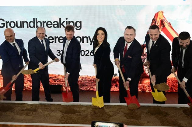 Rafal Gronicz, Bürgermeister der Stadt Zgorzelec, Octavian Ursu, Oberbürgermeister der Stadt Görlitz, Michael Kretschmer, Ministerpräsident von Sachsen, Katherina Reiche, Bundesministerin für Wirtschaft und Energie, Konrad Wojnarowski, Unterstaatssekretär im Energieministerium von Polen, Pawel Gancarz, Marschall der Woiwodschaft Niederschlesien, beim feierlichen Spatenstich des Projekts United Heat - Klimaneutrale Fernwärme für die Europastadt Görlitz Zgorzelec an der Kläranlage Görlitz Nord. Görlitz, 31.03.2026 *** Rafal Gronicz, Mayor of Zgorzelec, Octavian Ursu, Mayor of Görlitz, Michael Kretschmer, Prime Minister of Saxony, Katherina Reiche, Federal Minister for Economic Affairs and Energy, Konrad Wojnarowski, Copyright: xMatthiasxWehnertx