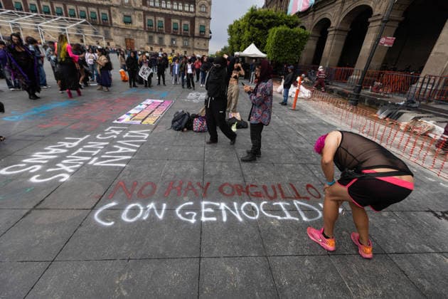 March 31, 2026, Mexico City, Mexico: Demonstration organized by the Libres y Combativas MX collective (Free and Combative Women MX) under the slogan: Trans and non-binary lives matter. The march moved from the Zocalo toward Plaza Tlaxcoaque and the Chabacano subway station, calling for the recognition of transfemicide, a comprehensive trans law, and access to rights including health, identity, education, work and housing. Mexico City Mexico  - ZUMAl178 20260331_znp_l178_001 Copyright: xCristianxLeyvax