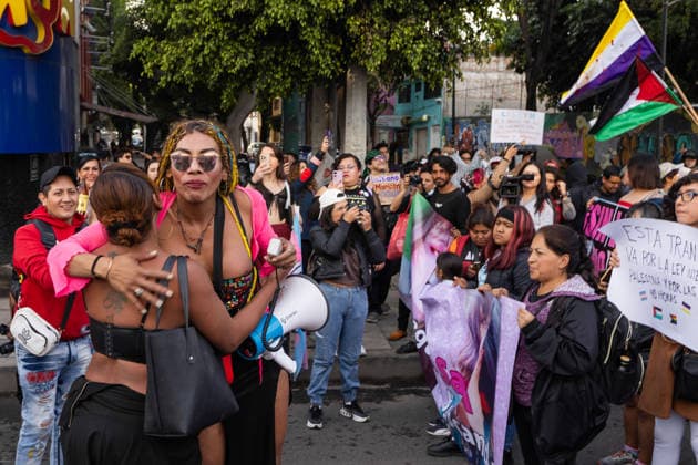 March 31, 2026, Mexico City, Mexico: Demonstration organized by the Libres y Combativas MX collective (Free and Combative Women MX) under the slogan: Trans and non-binary lives matter. The march moved from the Zocalo toward Plaza Tlaxcoaque and the Chabacano subway station, calling for the recognition of transfemicide, a comprehensive trans law, and access to rights including health, identity, education, work and housing. Mexico City Mexico  - ZUMAl178 20260331_znp_l178_059 Copyright: xCristianxLeyvax