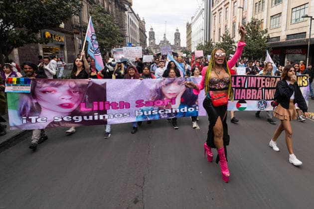 March 31, 2026, Mexico City, Mexico: Demonstration organized by the Libres y Combativas MX collective (Free and Combative Women MX) under the slogan: Trans and non-binary lives matter. The march moved from the Zocalo toward Plaza Tlaxcoaque and the Chabacano subway station, calling for the recognition of transfemicide, a comprehensive trans law, and access to rights including health, identity, education, work and housing. Mexico City Mexico - ZUMAl178 20260331_znp_l178_025 Copyright: xCristianxLeyvax