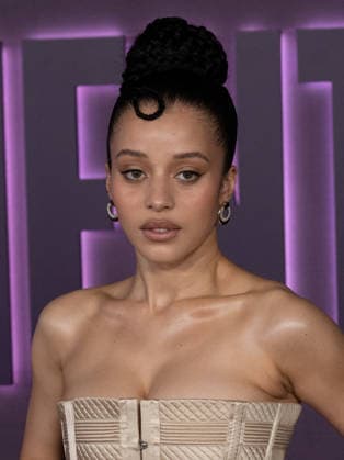 March 31, 2026, Los Angeles, California, USA: American actress CHASE INFINITI, 25, attends Hulu s The Testaments red carpet premiere. Los Angeles USA  - ZUMAb173 20260331_aap_b173_026 Copyright: xBillyxBennightx