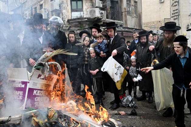 Ultra-Orthodox Jews burn chametz,leavened products, on the morning before the Passover seder in Mea Shearim in Jerusalem on Wednesday, April 1, 2026. The seven-day Jewish festival commemorates the Israelites exodus to freedom from slavery in Egypt. Observant Jews do not eat leavened products during the holidays in remembrance of the rapid departure from Egypt when there was not time to bake bread. This year the Passover celebration will be impacted by the Israel-U.S. war with Iran.  JER2026040103a DEBBIExHILL