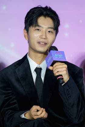 Netflix film KPop Demon Hunters press conference SEOUL, SOUTH KOREA, APR 01: South Korean music producer Lee Yoo-han( IDO - YUHAN ) during Netflix film KPop Demon Hunters press conference at the CGV in Seoul, South Korea, on April 01, 2026. Seoul the CGV South Korea 8266_286867 Copyright: xStevexChoxKyewoong PentaxPressx