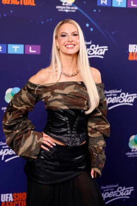 Partyschlagersängerin und DSDS-Jurorin Isi Glück kommt zur exklusiven Preview der neuen Staffel der Castingshow DSDS im 25 hours Hotel. Köln, 01.04.2026 NRW Deutschland Copyright: xChristophxHardtx