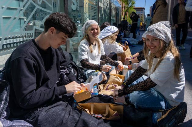 April 1, 2026, Madrid, Spain: A group of Rosalia fans sit and eat while waiting for the doors of the Palacio de los Deportes in Madrid to open. Rosalia fans gathered around the Palacio de los Deportes ahead of the second of four concerts the Catalan singer Rosalia will give in Madrid. Madrid Spain - ZUMAs197 20260401_aaa_s197_080 Copyright: xDavidxCanalesx