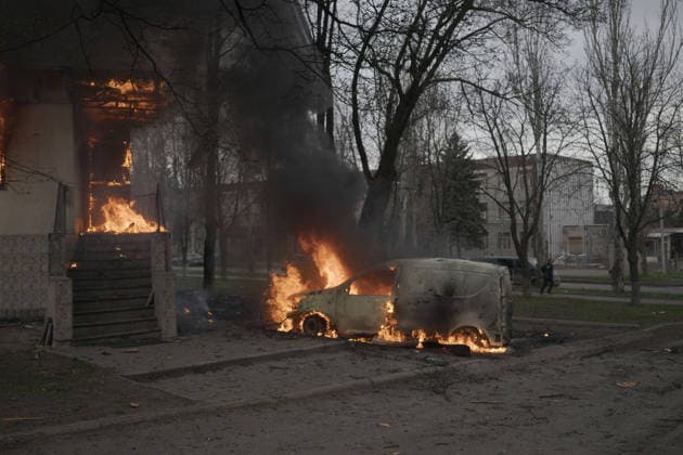 Kramatorsk attacked by at least four Shahed drones KRAMATORSK, UKRAINE - APRIL 01: A fire breaks out after the Shahed drone attack on a residential building in Kramatorsk, Ukraine on April 1, 2026. Jose Colon Anadolu Kramatorsk Ukraine. Editorial use only. Please get in touch for any other usage.  Copyright: x2026xAnadoluxJosexColonx