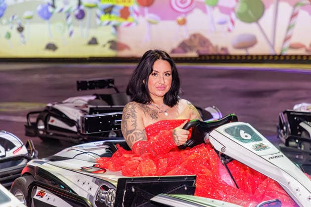 01.04.2026. Neuss. Wenn Nicki Pistola, Reality-TV-Star und Influencerin Geburtstag feiert, wird es eine Party der Extraklasse. Die Powerfrau lädt anlässlich ihres 43. Geburtstages zur großen Party ein und verwandelt eine Location in eine Fantasy-Zone: Nicki Pistola & Friends in Wonderland. Hier: Am Rande eines Pressegespräches in der BattleKart-Arena Neuss zur bevorstehenden Geburtstags-Party. Neuss BattleKart-Arena Nordrhein-Westfalen Deutschland