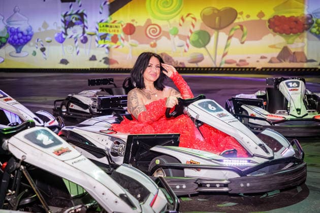 01.04.2026. Neuss. Wenn Nicki Pistola, Reality-TV-Star und Influencerin Geburtstag feiert, wird es eine Party der Extraklasse. Die Powerfrau lädt anlässlich ihres 43. Geburtstages zur großen Party ein und verwandelt eine Location in eine Fantasy-Zone: Nicki Pistola & Friends in Wonderland. Hier: Am Rande eines Pressegespräches in der BattleKart-Arena Neuss zur bevorstehenden Geburtstags-Party. Neuss BattleKart-Arena Nordrhein-Westfalen Deutschland