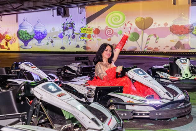 01.04.2026. Neuss. Wenn Nicki Pistola, Reality-TV-Star und Influencerin Geburtstag feiert, wird es eine Party der Extraklasse. Die Powerfrau lädt anlässlich ihres 43. Geburtstages zur großen Party ein und verwandelt eine Location in eine Fantasy-Zone: Nicki Pistola & Friends in Wonderland. Hier: Am Rande eines Pressegespräches in der BattleKart-Arena Neuss zur bevorstehenden Geburtstags-Party. Neuss BattleKart-Arena Nordrhein-Westfalen Deutschland