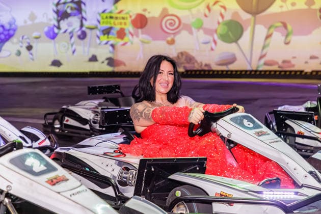 01.04.2026. Neuss. Wenn Nicki Pistola, Reality-TV-Star und Influencerin Geburtstag feiert, wird es eine Party der Extraklasse. Die Powerfrau lädt anlässlich ihres 43. Geburtstages zur großen Party ein und verwandelt eine Location in eine Fantasy-Zone: Nicki Pistola & Friends in Wonderland. Hier: Am Rande eines Pressegespräches in der BattleKart-Arena Neuss zur bevorstehenden Geburtstags-Party. Neuss BattleKart-Arena Nordrhein-Westfalen Deutschland