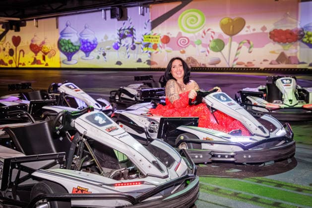 01.04.2026. Neuss. Wenn Nicki Pistola, Reality-TV-Star und Influencerin Geburtstag feiert, wird es eine Party der Extraklasse. Die Powerfrau lädt anlässlich ihres 43. Geburtstages zur großen Party ein und verwandelt eine Location in eine Fantasy-Zone: Nicki Pistola & Friends in Wonderland. Hier: Am Rande eines Pressegespräches in der BattleKart-Arena Neuss zur bevorstehenden Geburtstags-Party. Neuss BattleKart-Arena Nordrhein-Westfalen Deutschland