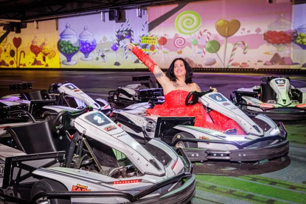 01.04.2026. Neuss. Wenn Nicki Pistola, Reality-TV-Star und Influencerin Geburtstag feiert, wird es eine Party der Extraklasse. Die Powerfrau lädt anlässlich ihres 43. Geburtstages zur großen Party ein und verwandelt eine Location in eine Fantasy-Zone: Nicki Pistola & Friends in Wonderland. Hier: Am Rande eines Pressegespräches in der BattleKart-Arena Neuss zur bevorstehenden Geburtstags-Party. Neuss BattleKart-Arena Nordrhein-Westfalen Deutschland