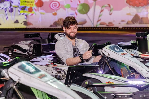 01.04.2026. Neuss. Wenn Nicki Pistola, Reality-TV-Star und Influencerin Geburtstag feiert, wird es eine Party der Extraklasse. Die Powerfrau lädt anlässlich ihres 43. Geburtstages zur großen Party ein und verwandelt eine Location in eine Fantasy-Zone: Nicki Pistola & Friends in Wonderland. Hier: Christoph Bösener, Chef der BattleKart-Arena am Rande eines Pressegespräches zur bevorstehenden Geburtstags-Party. Neuss BattleKart-Arena Nordrhein-Westfalen Deutschland