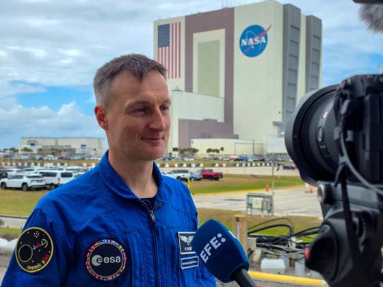 European Space Agency (ESA) astronaut Matthias Maurer of Germany speaks during an interview with EFE at the Kennedy Space Center in Cape Canaveral, Florida, USA, 01 April 2026. Maurer said that the Artemis II mission has all the necessary weather and technical conditions to launch today toward lunar orbit, marking humanity’s return to our natural satellite. I think Artemis is going to happen, says German ISS astronaut Matthias Maurer !ACHTUNG: NUR REDAKTIONELLE NUTZUNG!  Copyright: xAlbertoxBoalx USA9596 20260401-55019878987_1