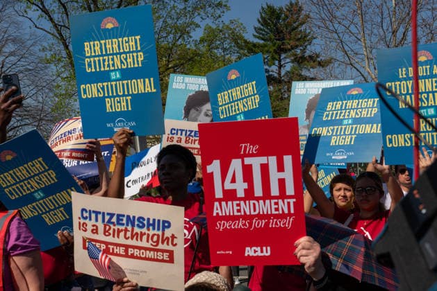 April 1, 2026, Washington, District of Columbia, USA: Protesters rally outside the U.S. Supreme Court as the justices hear arguments over President Trump s executive order attempting to end birthright citizenship. Washington USA  - ZUMAmj3_ 20260401_zaf_mj3_001 Copyright: xJayxMallinx