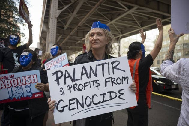 Anti-ICE demonstrators protest Palantir in Washington, DC WASHINGTON, DC - UNITED STATES - APRIL 01: A group of anti-ICE demonstrators hold a rally in front of the Palantir headquarters to protest the company in Washington, DC, United States on April 01, 2026. Celal Gunes Anadolu Washington United States. Editorial use only. Please get in touch for any other usage.  Copyright: x2026xAnadoluxCelalxGunesx