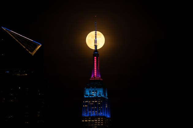 Full Pink Moon Rises in New York City NEW YORK, NY - APRIL 1: The full Pink Moon rises behind the Empire State Building, illuminating the Manhattan view as seen from Union City, New Jersey, on April 1, 2026. Lokman Vural Elibol Anadolu New York United States. Editorial use only. Please get in touch for any other usage.  Copyright: x2026xAnadoluxLokmanxVuralxElibolx