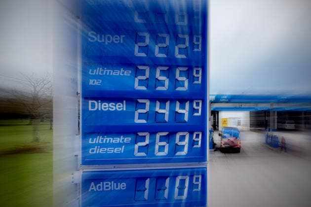 Nach neue Tankregel:DIESEL Kraftstoff erreicht historischen Hoechstand am 02.04.2026 an dieser Tankstelle in Muenchen. Spritpreise uebersteigen historische Hoechstwerte. Kein Ende in Sicht-taeglich neue Hoechsstaende beim Tanken. Explodierende Spritpreise wegen Iran Krieg dauern an. Benzinpreise an einer Tankstelle in Muenchen