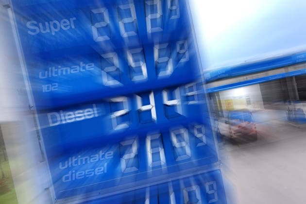 Nach neuer Tankregel:DIESEL Kraftstoff erreicht historischen Hoechstand am 02.04.2026 an dieser Tankstelle in Muenchen. Spritpreise uebersteigen historische Hoechstwerte. Kein Ende in Sicht-taeglich neue Hoechsstaende beim Tanken. Explodierende Spritpreise wegen Iran Krieg dauern an. Benzinpreise an einer Tankstelle in Muenchen