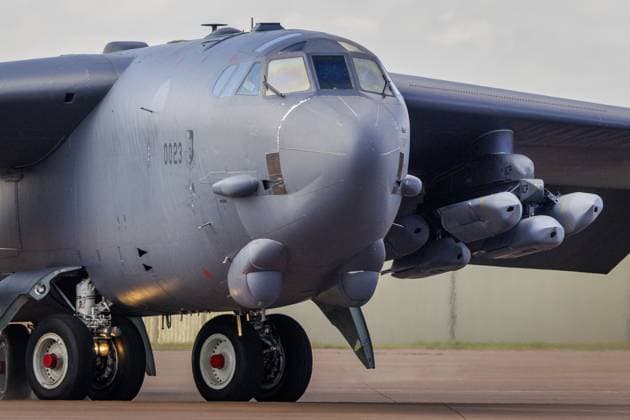 Fairford, The Netherlands, 2026-04-02 14:22:14 RAF FAIRFORD, 01-04-2026. From the English base RAF Fairford, the US Air Force conducts missions to Iran with B1 and B52 bombers for Operation Epic Fury. Pictured: A B52 loaded with cruise missiles before the start of a mission to Iran. PHOTO: NLBeeld Robert Meerding Credit: NL Beeld Robert Meerding Inc  Copyright: xx x