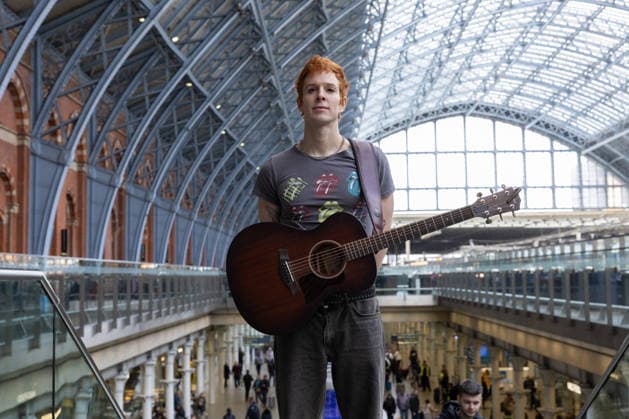 D3lta performs live at St Pancras International station, London, UK, 02 April 2026. D3lta - St. Pancras Performance to celebrate the release of his single Mad About It , Credit:Ewelina Stachurska Show Me You Avalon United Kingdom, London, St. Pancras  Copyright: xEwelinaxStachurskaxShowxMexYoux xAvalonx 1088218541