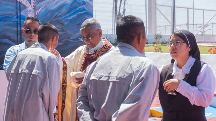 Holy Thursday celebration in Queretaro The Bishop of Queretaro, Monsignor Fidencio Lopez Plaza, offers an oyster for a prisoner of Queretaro penitentiary as part of the Catholic celebrations of Holy Thursday. on April 2, 2026 in Queretaro, Mexico. (Photo by Jose Carrera Eyepix Group) Copyright: xJosexCarrera xEyepixxGroupx JFC_02042026_179837